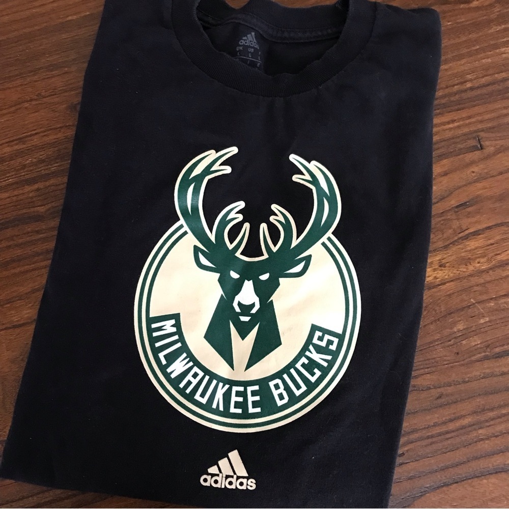 🏀Adidas Milwaukee Bucks Tee